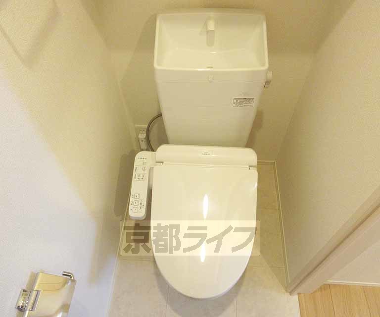 トイレ　勿論ウォシュレット付き