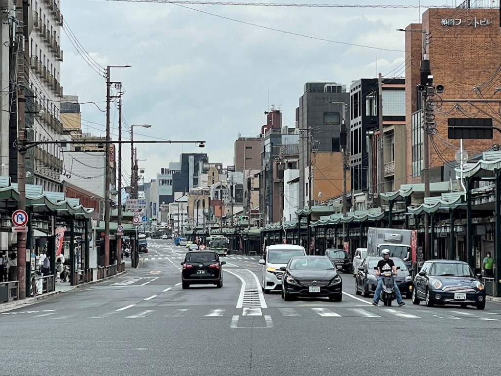 ショッピングセンター　祇園商店街（ショッピングセンター）まで689m