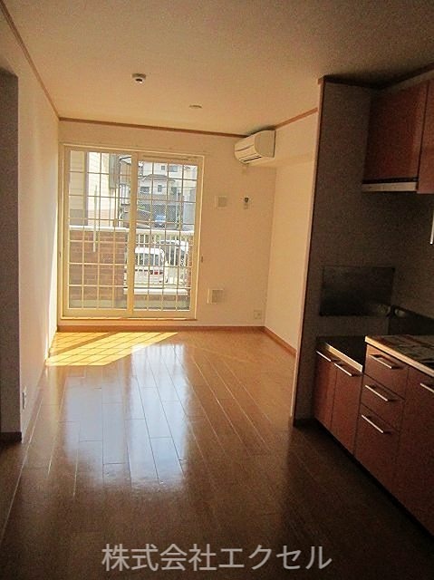 居室・リビング　日当たり良好で明るいお部屋です。