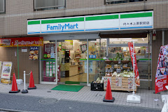 コンビニ　ファミリーマート 代々木上原駅前店（コンビニ）まで374m
