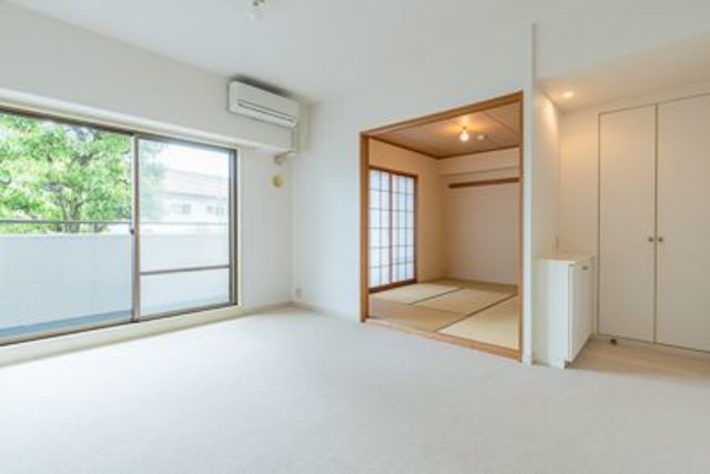 府中中河原パーク・ホームズの居間写真