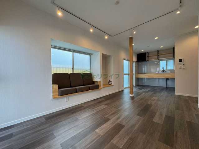 クレール四谷の居間写真