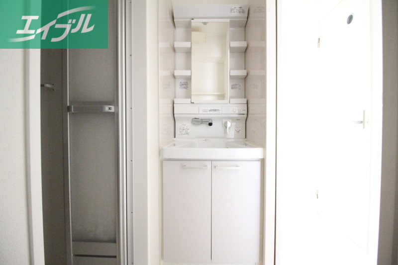 洗面設備　同物件別部屋の写真です