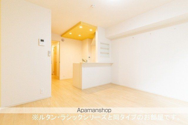 エテルノ・フェリーチェの居間写真