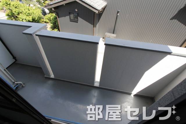 バルコニー　洗濯物いっぱい干せますね。