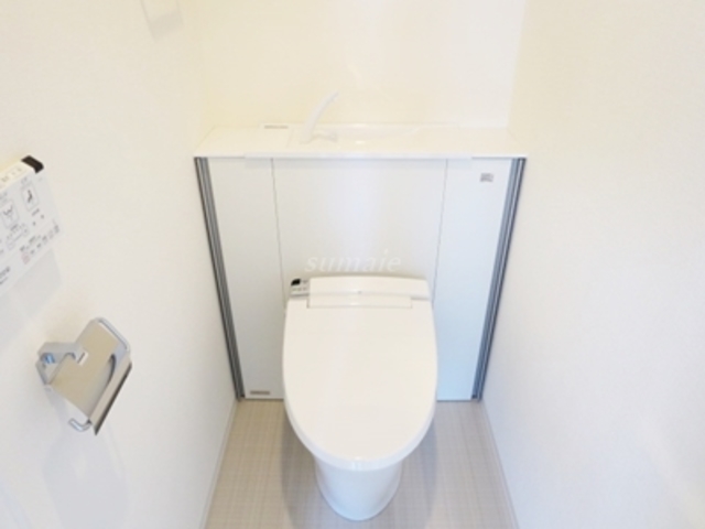 トイレ　温水洗浄機能付トイレです☆