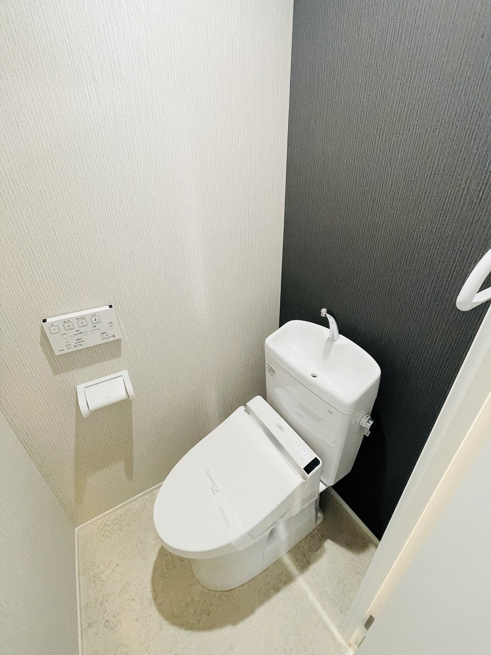 ＪＲ山陽本線 新長田駅 徒歩2分 4階建 築58年のトイレ写真