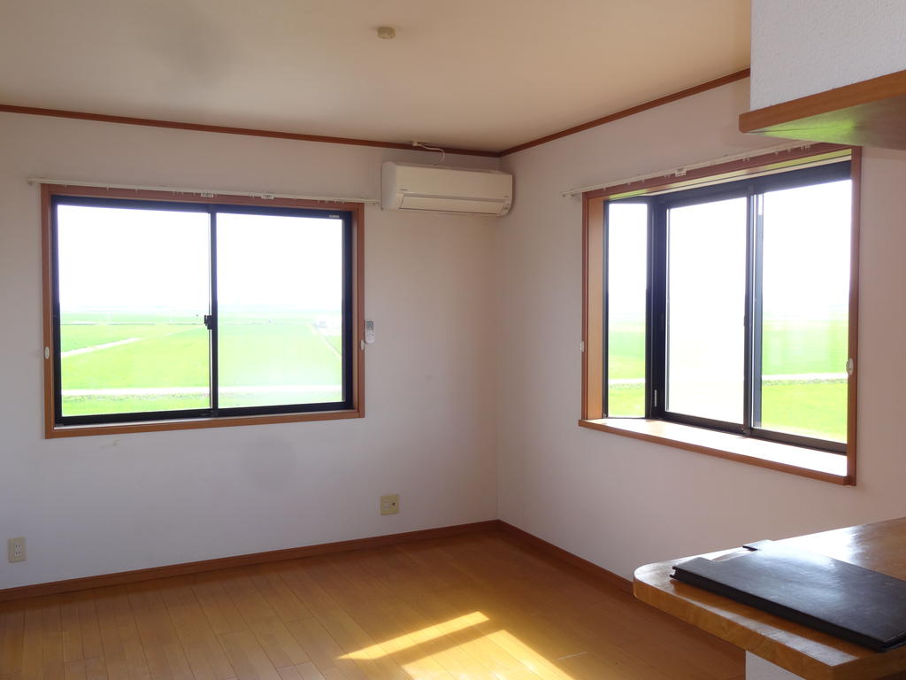 居室・リビング　リビング(1)　2面採光の明るいお部屋です！