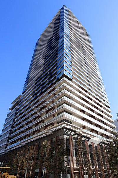 港区浜松町のマンションの建物外観