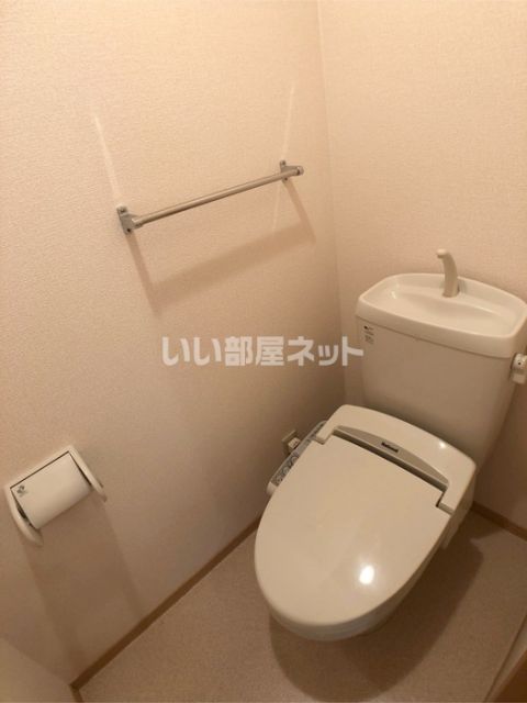 【ロジュマン葛城　Ｂ棟のトイレ】