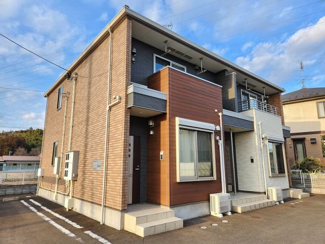 柴田郡柴田町東船迫のアパートの建物外観