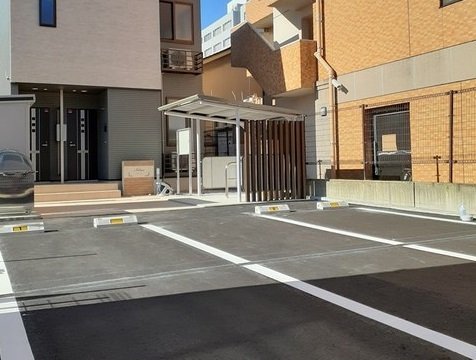 【富山市南田町のアパートの駐車場】