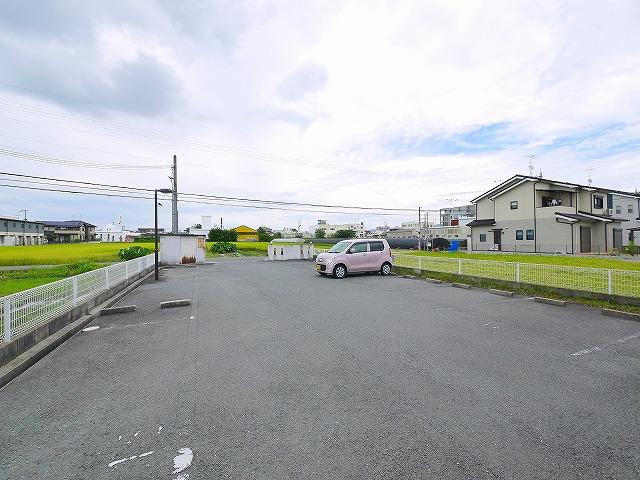 【天理市東井戸堂町のマンションの駐車場】