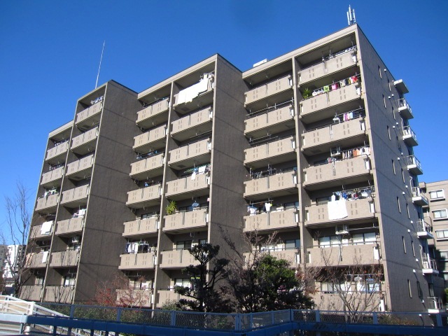 【調布市国領町のマンションの建物外観】