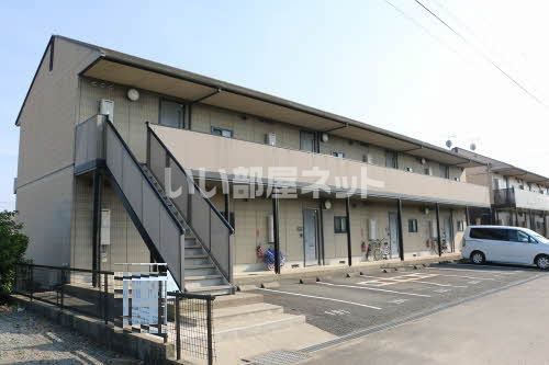 【多気郡明和町大字馬之上のアパートの建物外観】