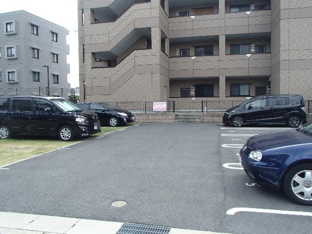 駐車場　駐車場