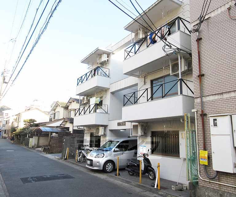 京都市山科区四ノ宮川原町のマンションの建物外観