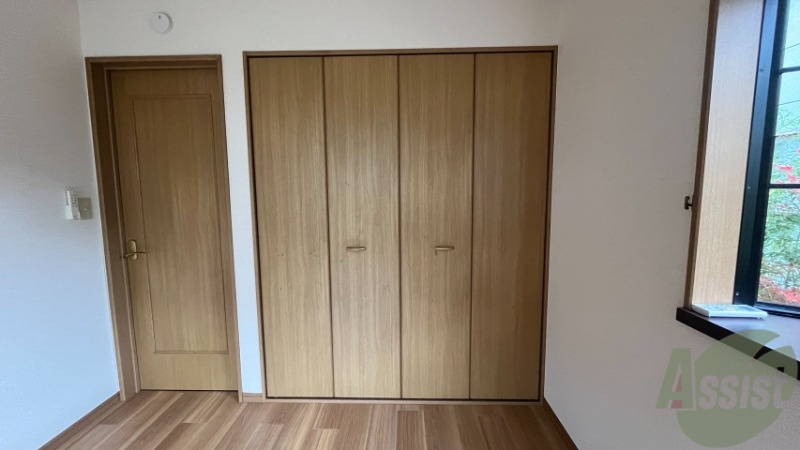 収納　洋室６帖にある大きめのクローゼットです。