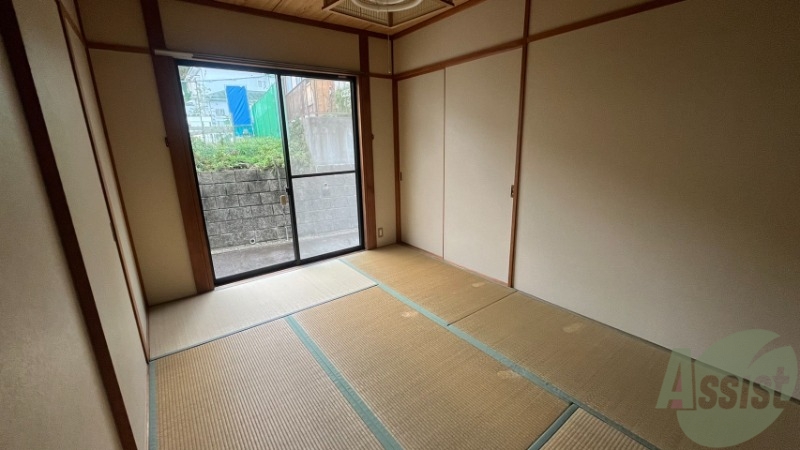 その他部屋・スペース　６帖の和室です。左の扉を開けると６帖の洋室と繋がります。