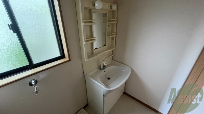 洗面設備　シャンプードレッサーなので身支度しやすそうですね。