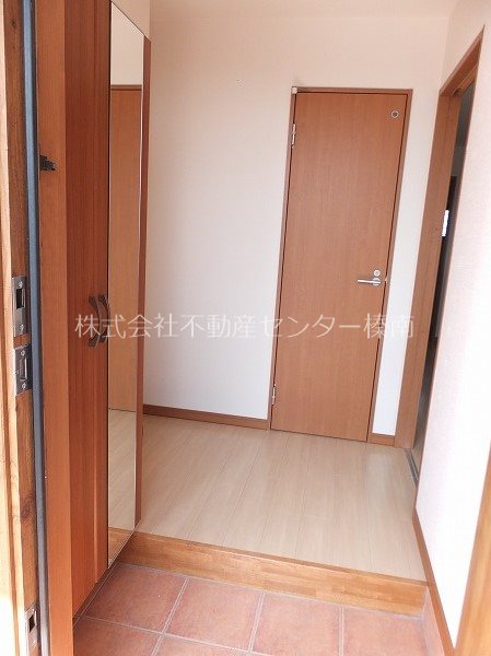 玄関　別部屋写真です（反転）