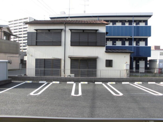 【熊谷市末広のアパートの駐車場】