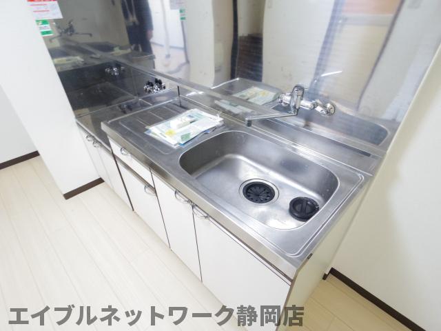 【静岡市駿河区丸子新田のマンションのキッチン】