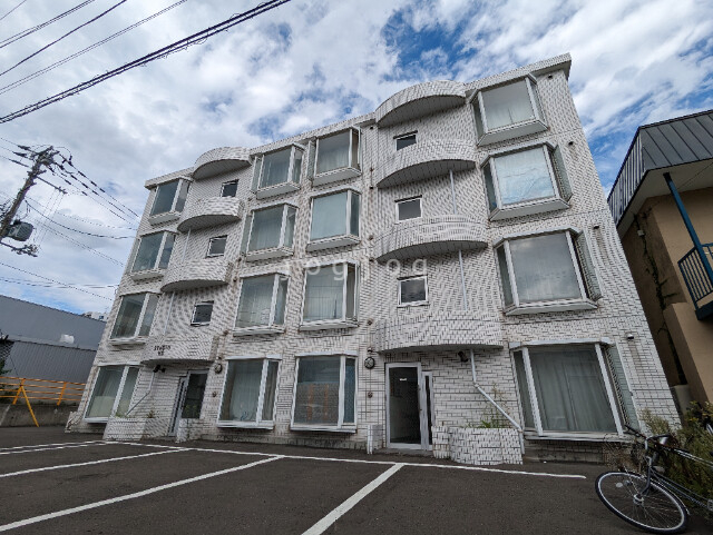 札幌市西区山の手五条のマンションの建物外観