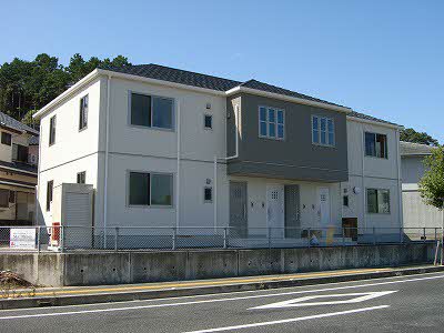 高知市神田のアパートの建物外観