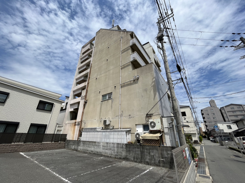 【マジェスティコート東雲町の建物外観】