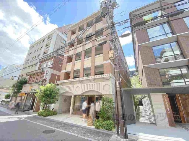 京都市中京区菱屋町のマンションの建物外観