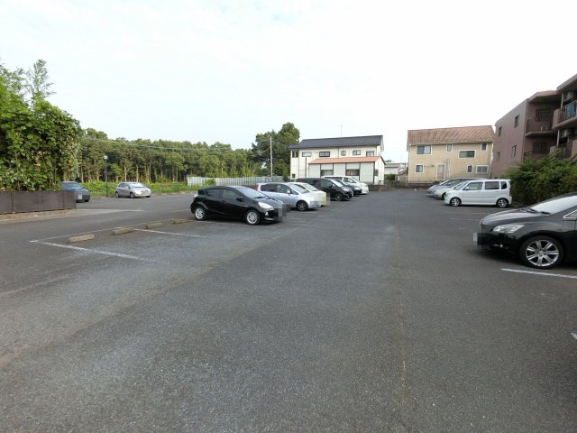 【市原市山田橋のマンションの駐車場】