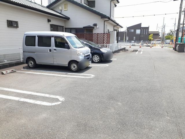 【薫風館の駐車場】