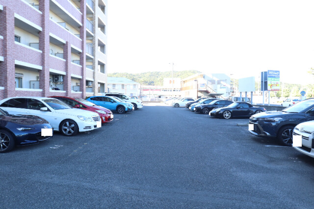 【倉敷市松島のマンションの駐車場】