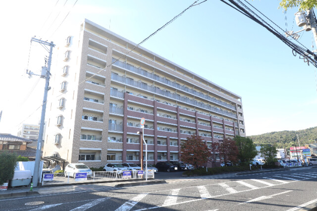 【倉敷市松島のマンションの建物外観】