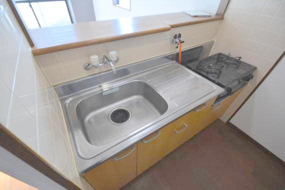 キッチン　オシャレなシステムキッチン。お料理好きには嬉しいですね。