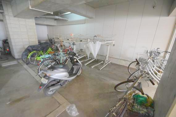 駐車場　あなたの大事な自転車も安心してとめることができますね。