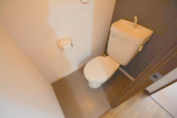 トイレ　清潔感のあるトイレは、誰もがリラックスできる空間です。