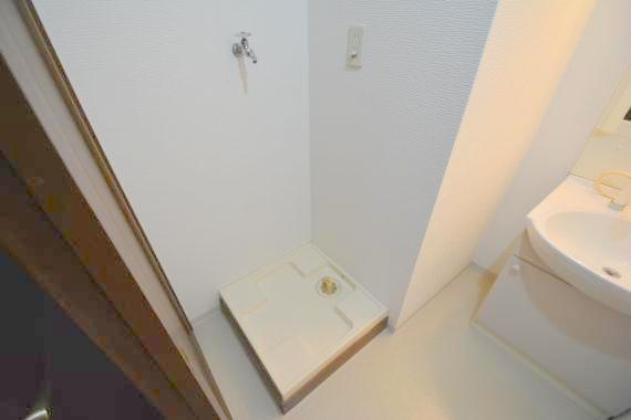 その他設備　嬉しい室内洗濯機置場。これで洗濯機も長持ちしますね。