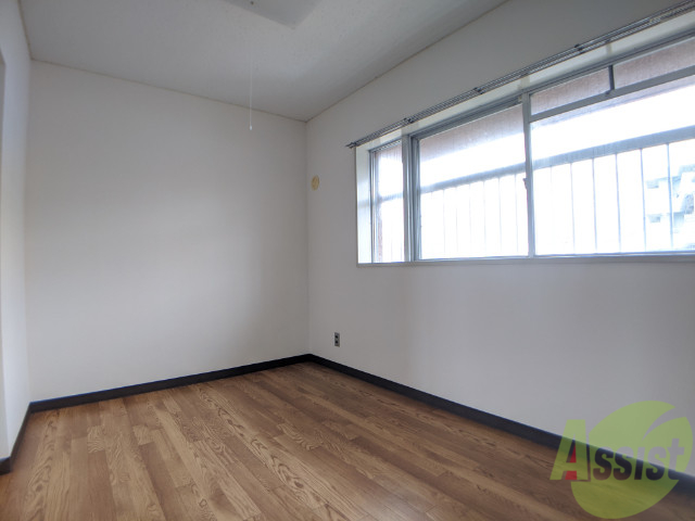 居室・リビング　明るい光が差し込む素敵なお部屋ですね～。