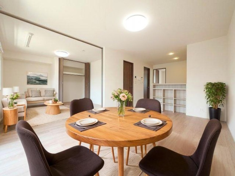 居室・リビング　CGで家具等を配置したもので家具等は含まれません