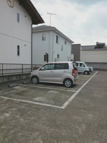 駐車場　車をお持ちの方に嬉しい駐車場付きの物件です