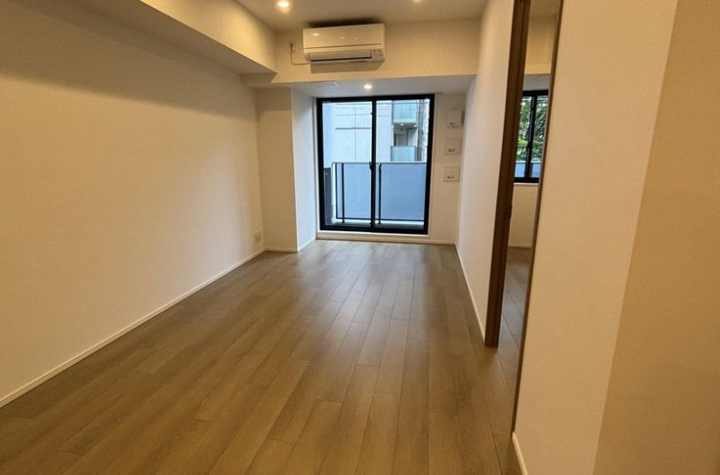 居室・リビング　※別部屋の参考写真です。