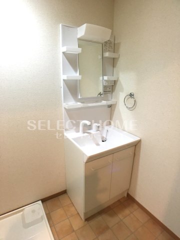 洗面設備　独立洗面台、朝の身支度には欠かせません