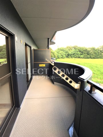 バルコニー　外からの目が気にならないバルコニーで洗濯物が干せます