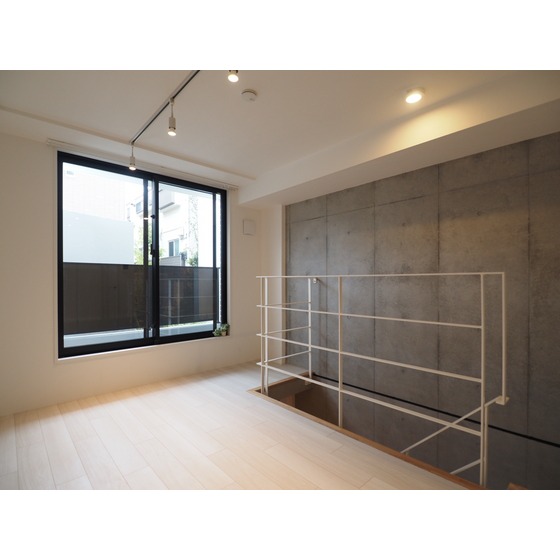 居室・リビング　コンクリートと白がベストマッチ