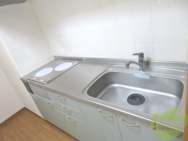 キッチン　キッチンがとても広く二口ＩＨが嬉しですね