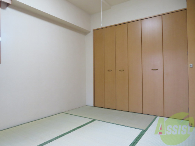 その他部屋・スペース　寝室もリビングと同じく広々していて大きいベットも置けますね