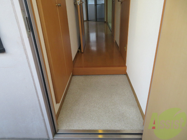 玄関　玄関は、とても広くたくさん靴がおけますね