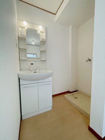 洗面設備　脱衣スペースもあります